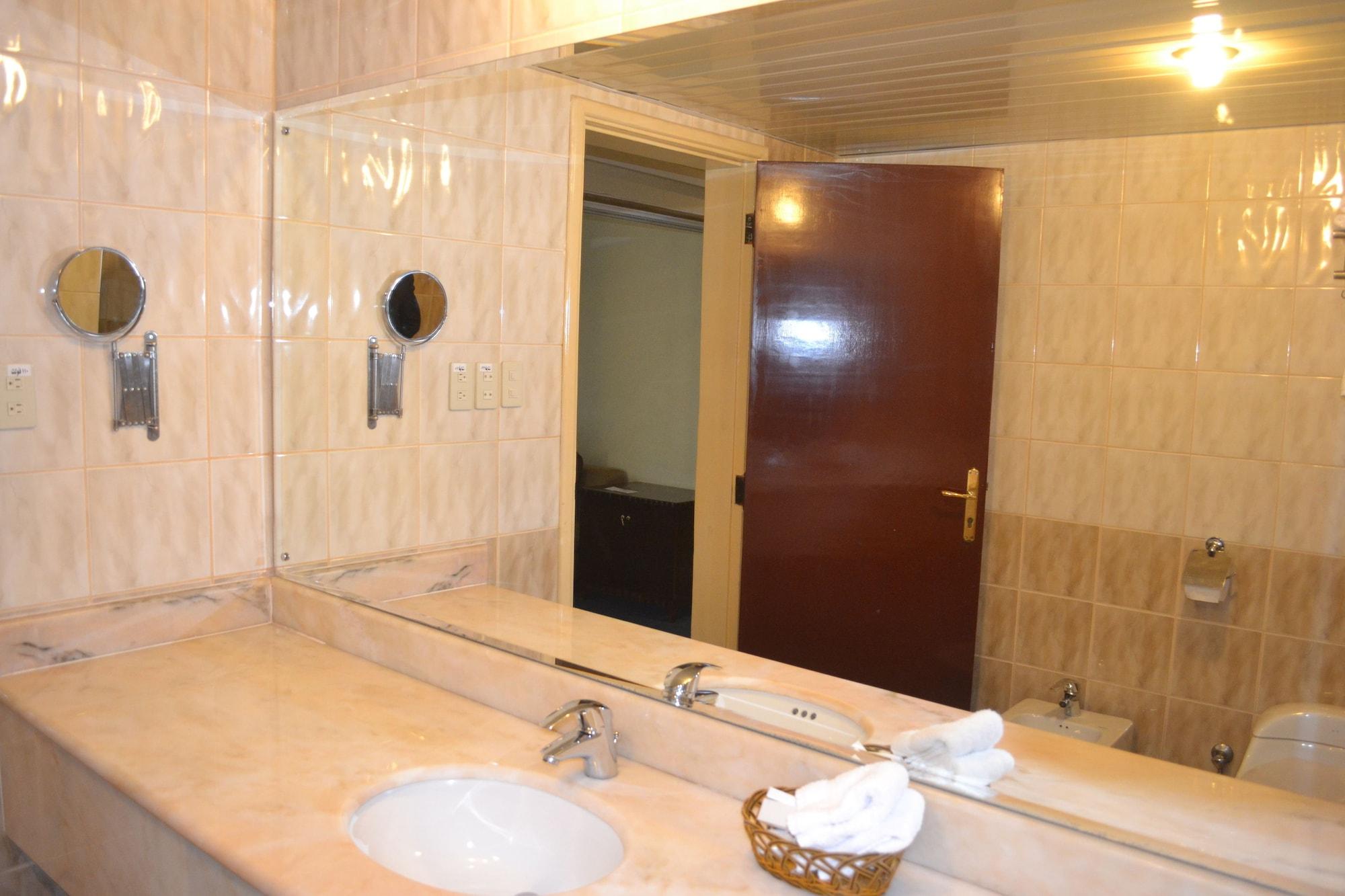 Bilqase Throne Hotel Dammam Bagian luar foto