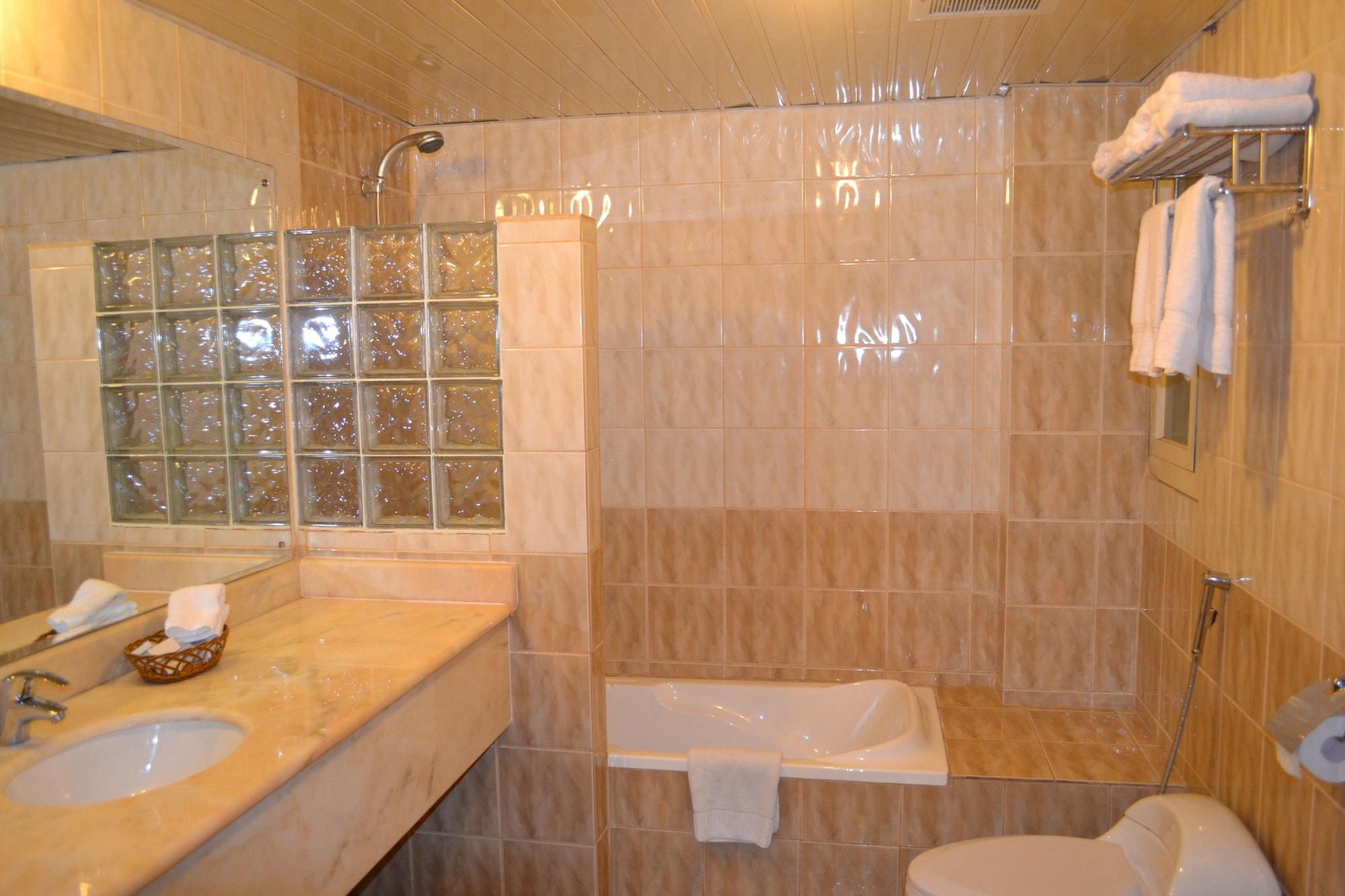 Bilqase Throne Hotel Dammam Bagian luar foto