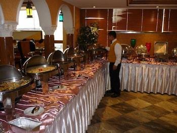 Bilqase Throne Hotel Dammam Bagian luar foto