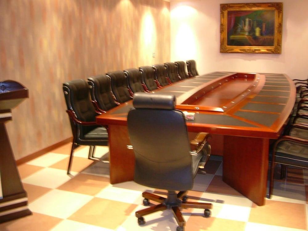 Bilqase Throne Hotel Dammam Bagian luar foto