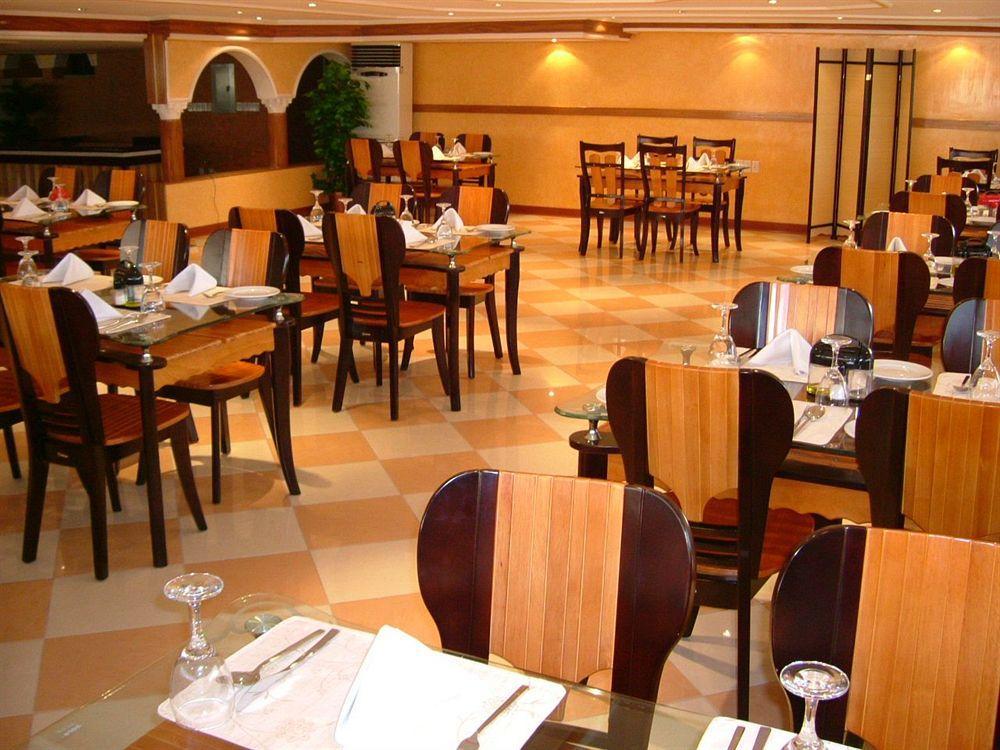 Bilqase Throne Hotel Dammam Bagian luar foto